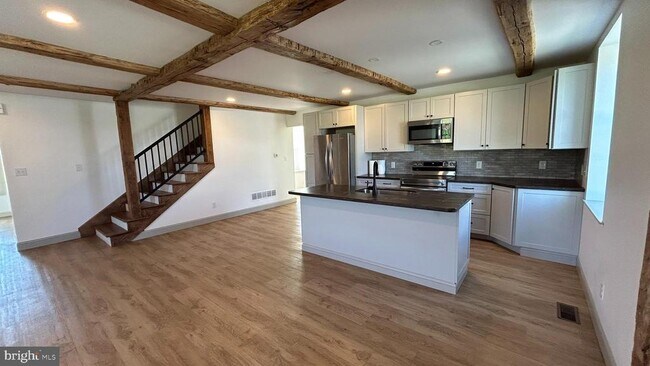 Building Photo - 165 Ammon Rd