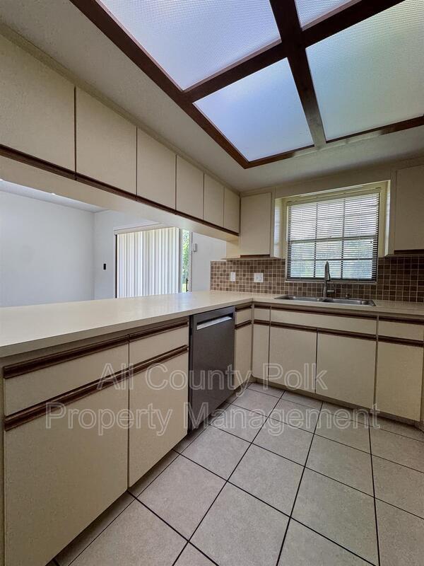 Building Photo - 8601 Sunnydale Ln