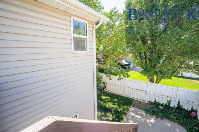 Building Photo - 4 Bed Home in Quiet S. Weber Neighborhood Near Park