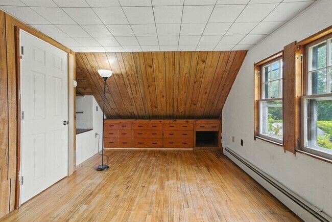 Building Photo - 178 Massasoit Rd