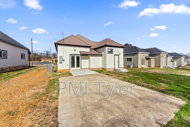 Building Photo - 1259 Bonham St