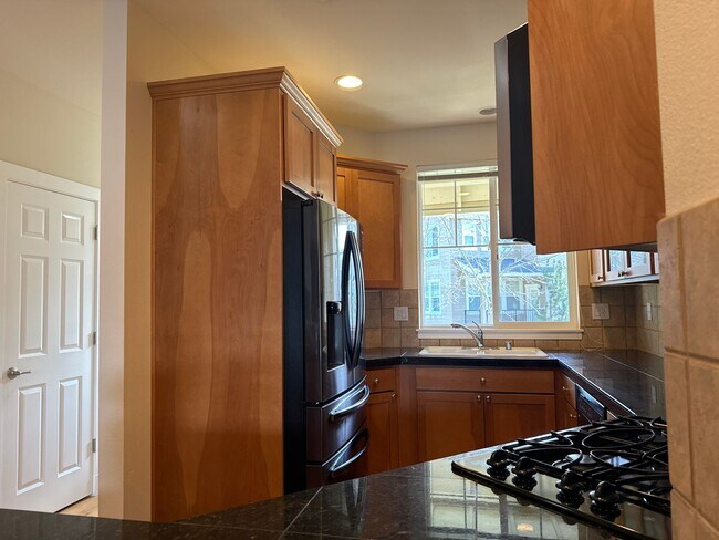 Building Photo - Beautiful 2 bedroom Townhouse in Issaquah ...