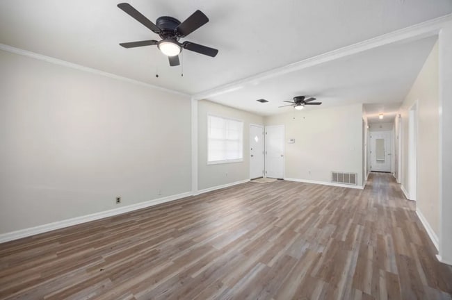 Building Photo - 5818 Hunter Rd