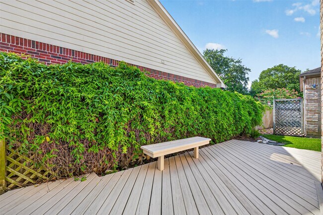 Building Photo - 10310 Chevy Chase Dr