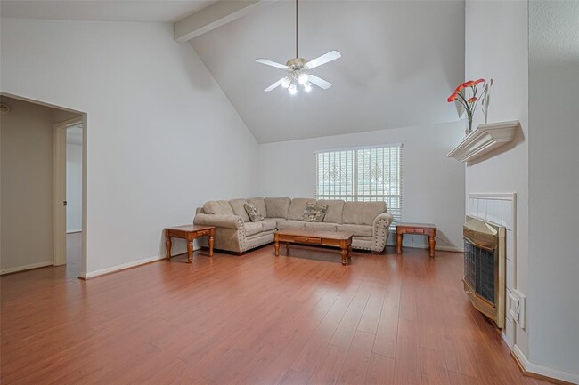 Building Photo - 6607 Bayou Crest Dr