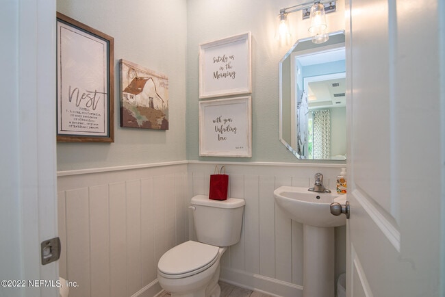 Building Photo - 118 Pioneer Village Dr