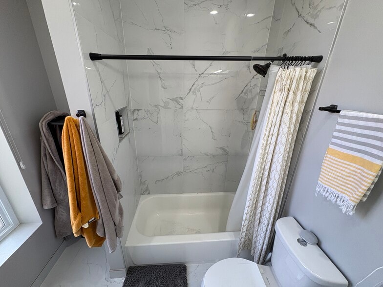 Building Photo - 1933 W Ohio St