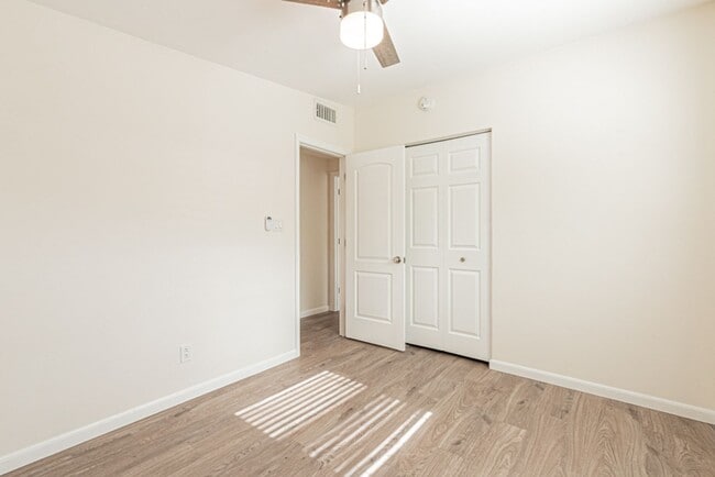 Building Photo - Annual Rental – Pet-Friendly Charming Napl...