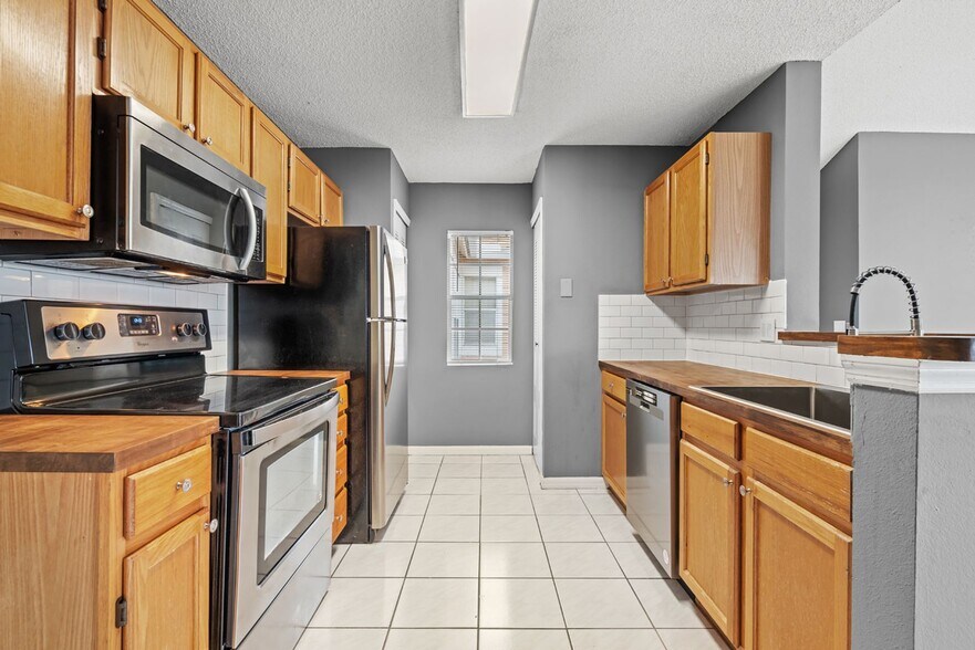 Building Photo - 709 Youngstown Pky
