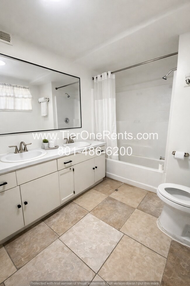 Building Photo - **MOVE IN SPECIAL** Half off first month's rent