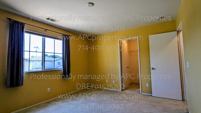 Building Photo - 2439 N Cameo Ct