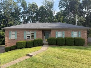 Building Photo - 1112 Pepperhill Cir