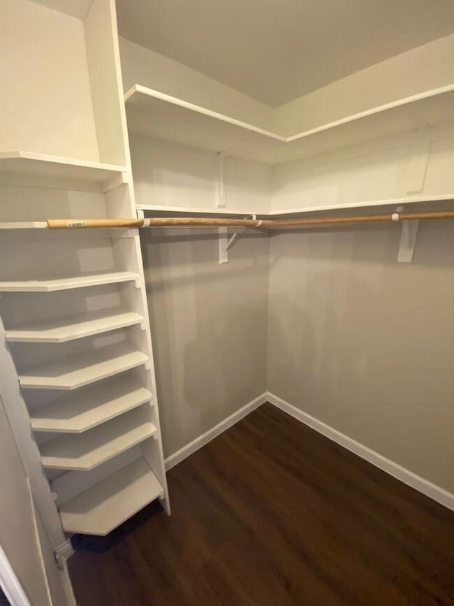 Building Photo - AMERICANA Property Mgmt - Remodeled 2 stor...