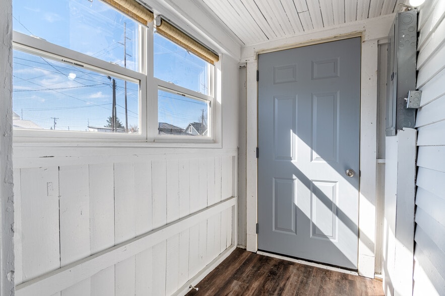 Building Photo - 408 E Beecher St