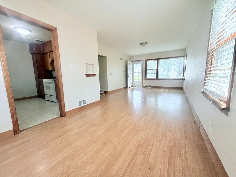 Building Photo - 1171 Bourland Ave