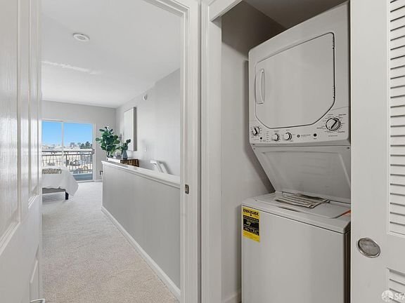 Building Photo - 140 S Van Ness Ave