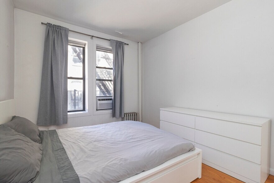 Building Photo - 315-317-317 E 95th St