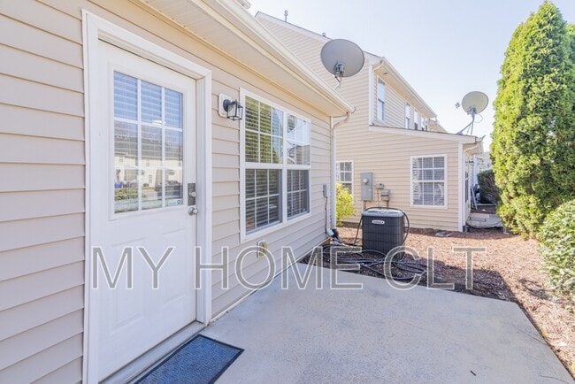 Building Photo - 18457 Streamline Ct