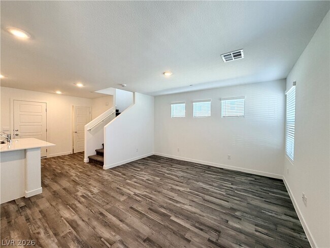 Building Photo - 930 Black Heron St