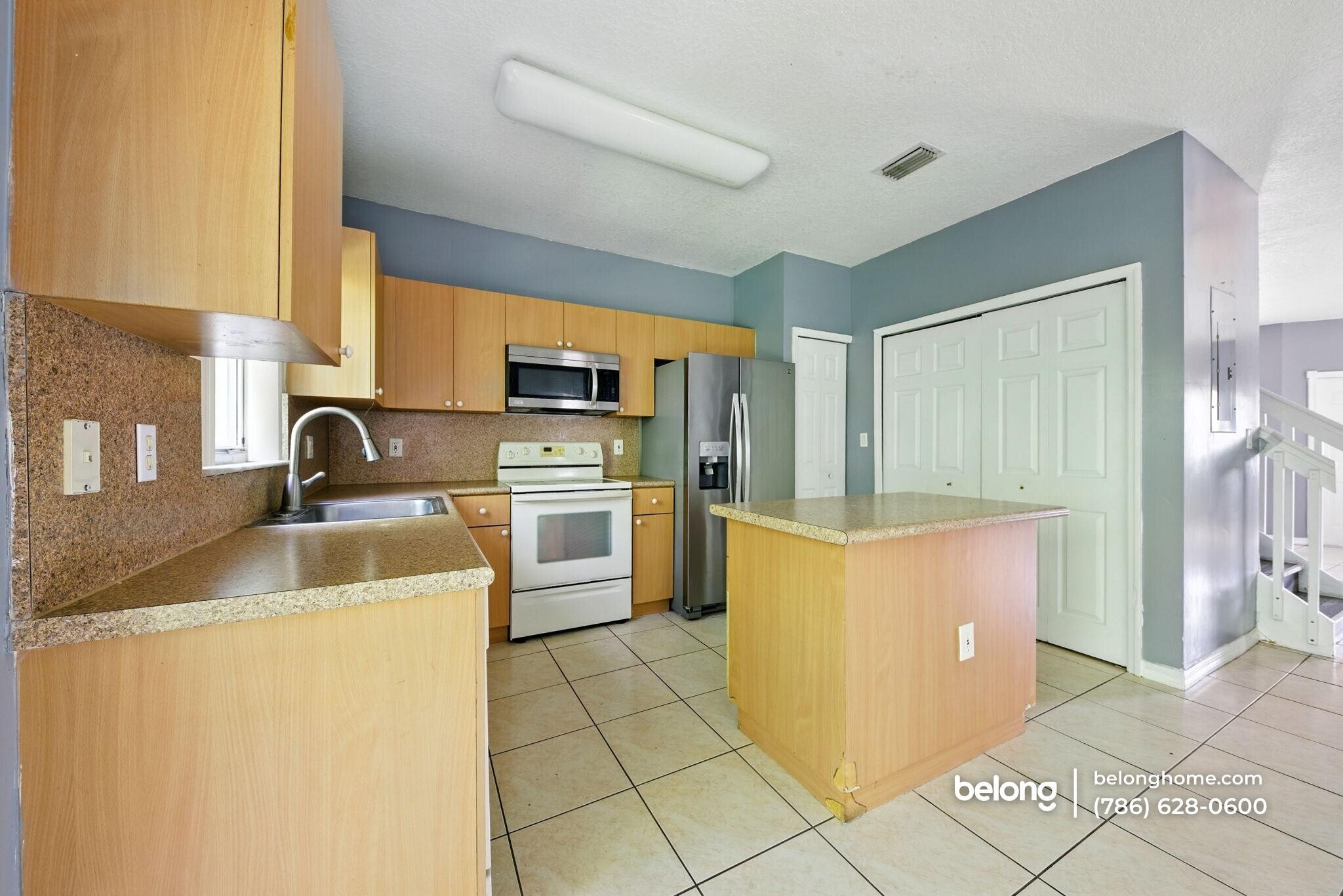 Building Photo - 2915 SE 15th Terrace