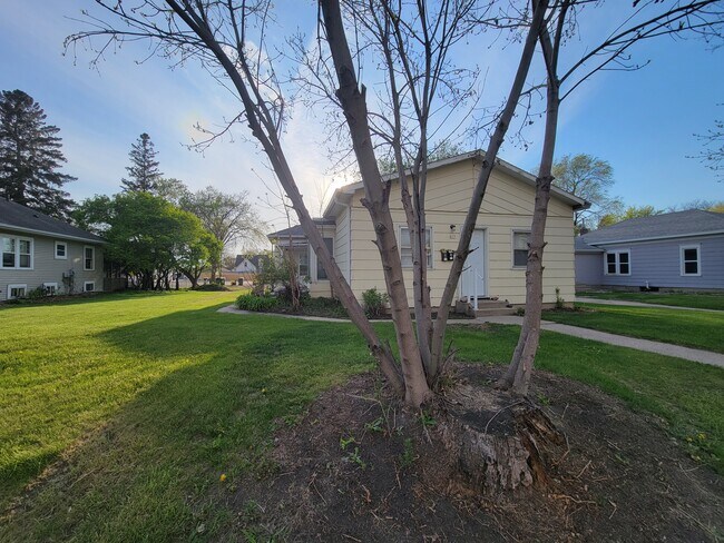 Building Photo - 617 7th Ave