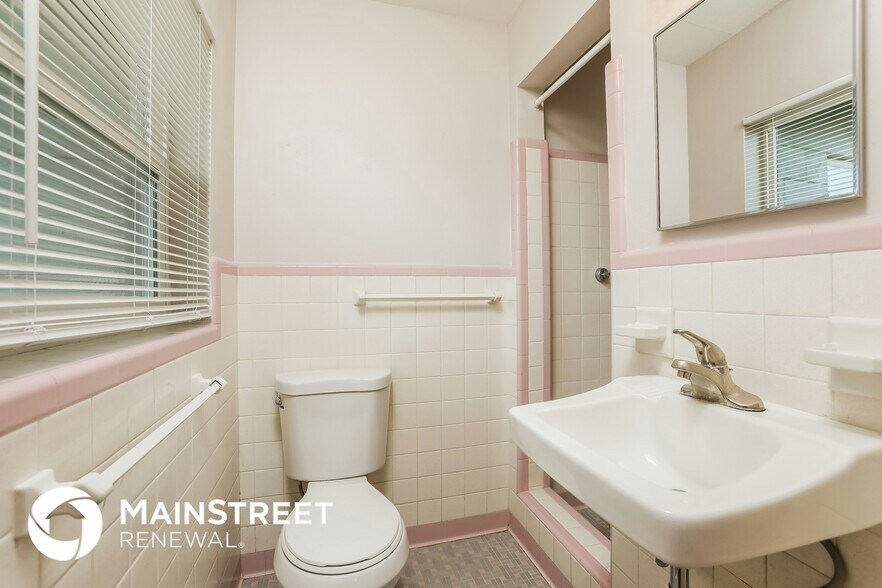 Building Photo - 6908 Ambassador Dr