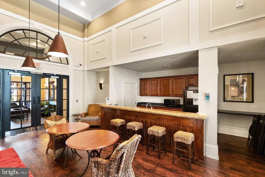 Building Photo - 2465 Army Navy Dr