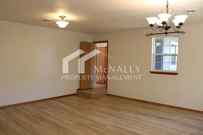 Building Photo - 5020 N Bristol St