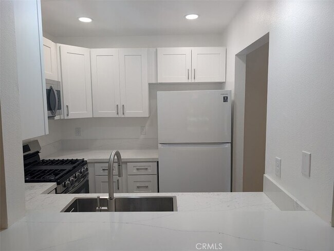 Building Photo - 24121 Del Monte Dr.