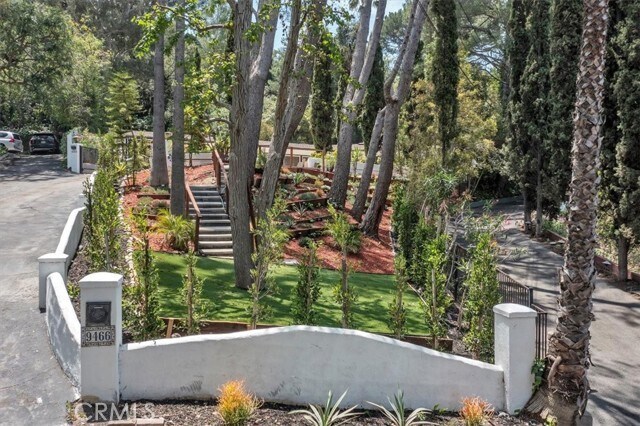 Building Photo - 9466 Hidden Valley Pl