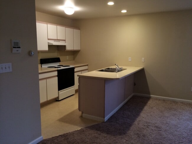 Building Photo - 1924 12th Ave S