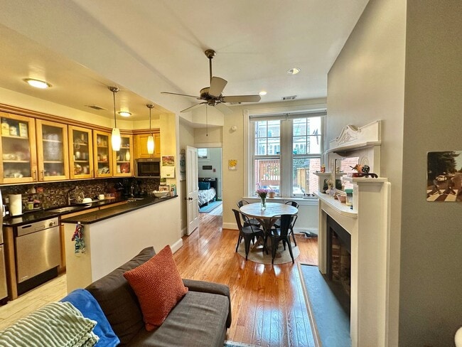Building Photo - Dupont's Tree Lined Church Street 2 bedroom/1Bath Condo with Deck and Parking!