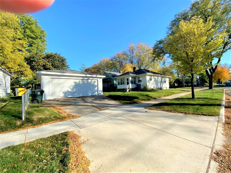 Corner lot - 2802 Union St