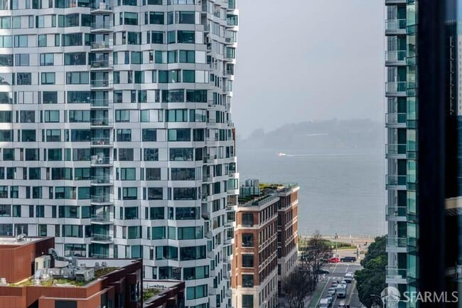 Building Photo - 201 Folsom St