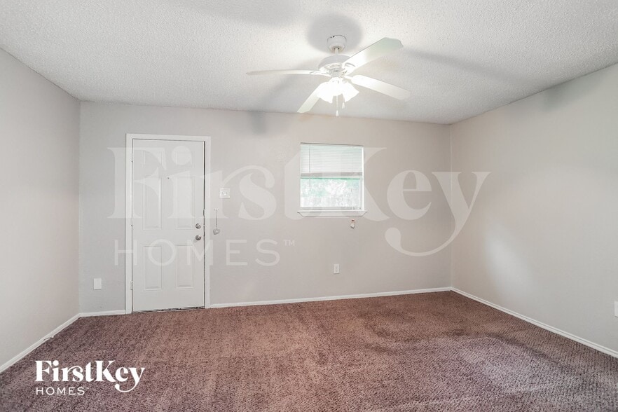 Building Photo - 8002 Larkspur Dr