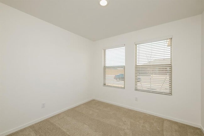 Building Photo - 12528 Huntington Rdg Wy