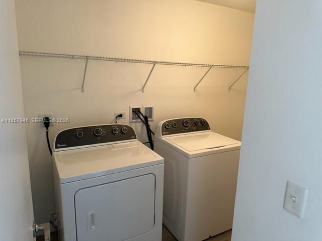 Building Photo - 999 SW 1st Ave