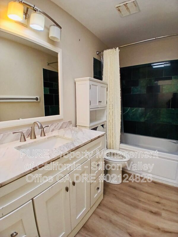 Building Photo - 7555 Sunset Way