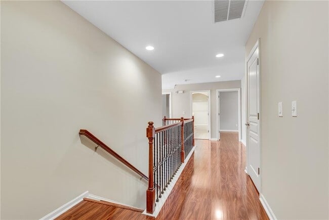 Building Photo - 270 Woods Creek Dr