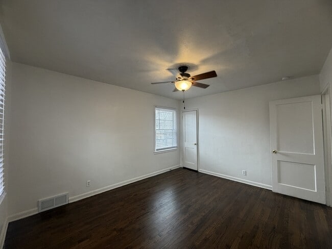 Building Photo - 1815 E 74 Terrace