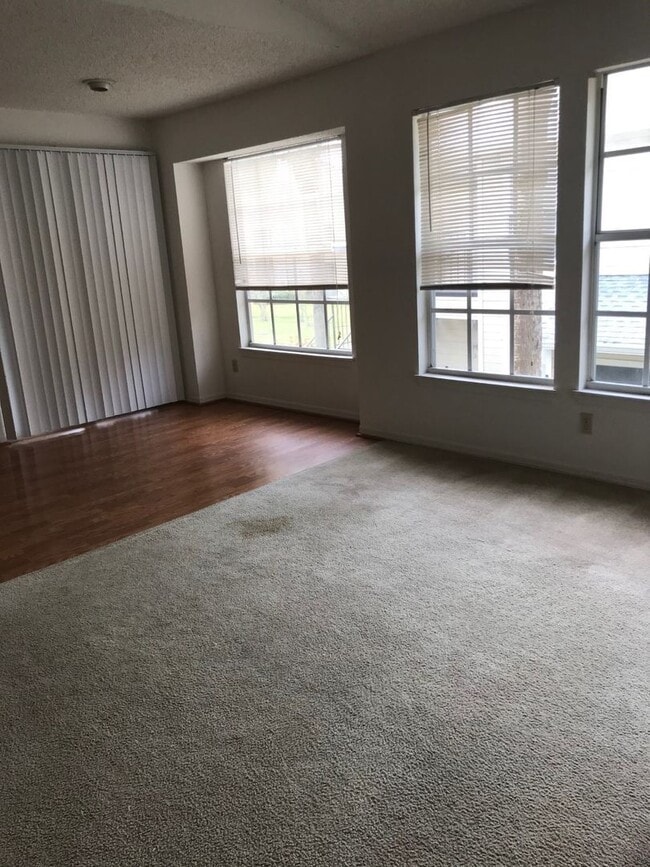 Building Photo - 2/2 in Tradewinds