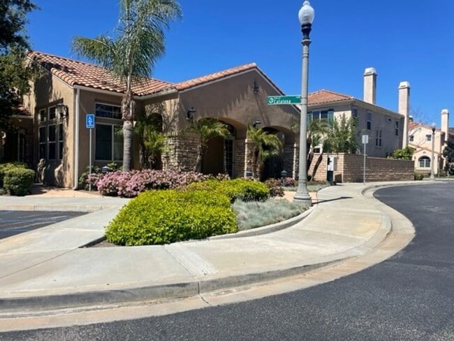 Building Photo - Stunning Home in a Desirable Gated Community