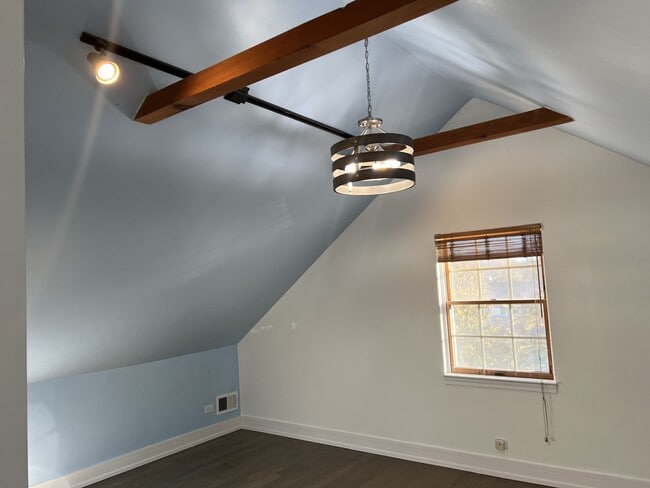 Building Photo - 220 N Graylynn Dr