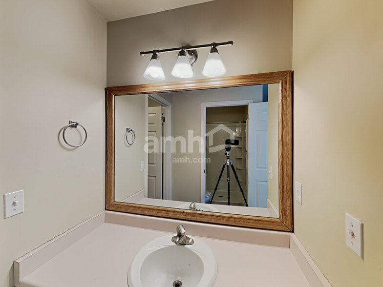 Building Photo - 568 S 925 E