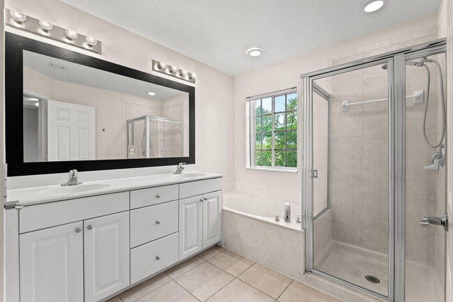 Building Photo - 1411 Lucaya Dr