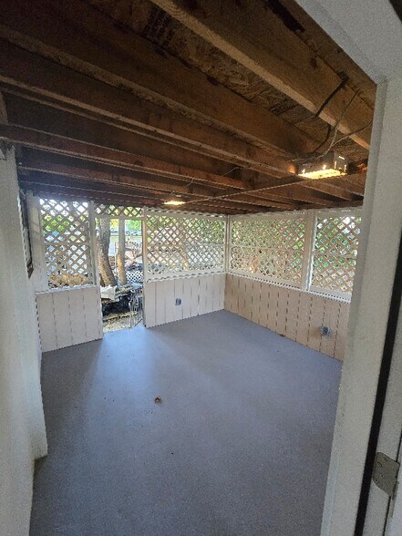 Building Photo - 107 N East Ave