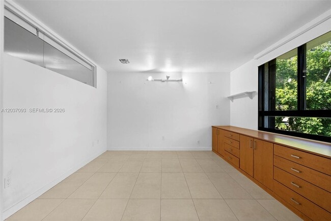 Building Photo - 181 Crandon Blvd