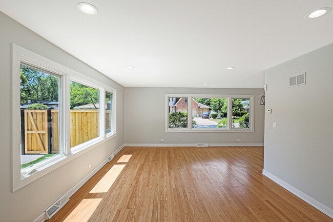 Building Photo - 1247 Sherwood Rd