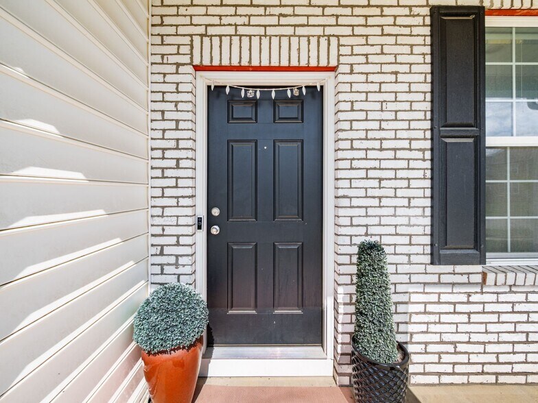 Building Photo - 274 Cambie Dr