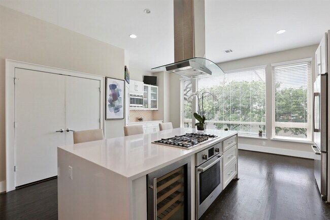 Building Photo - 2507 McDuffie St